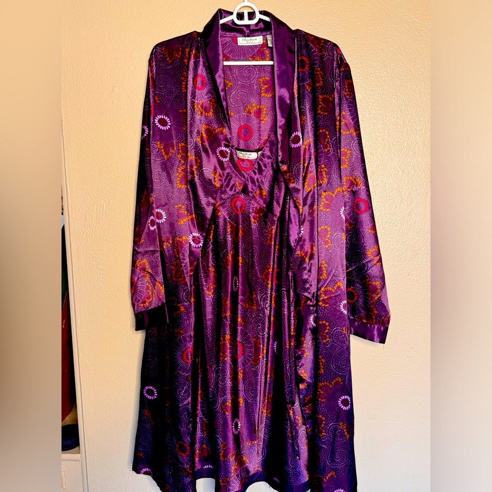 Women’s plus size purple robe and chemise
